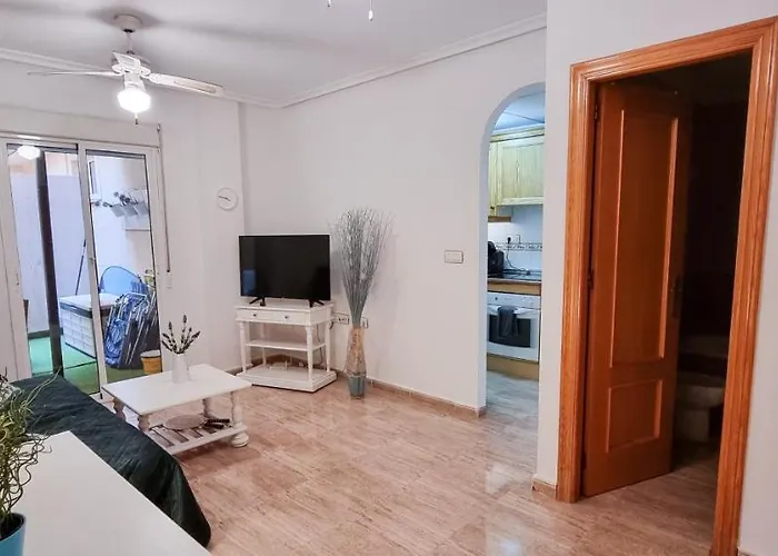Cozy Apartment 200M From The Beach