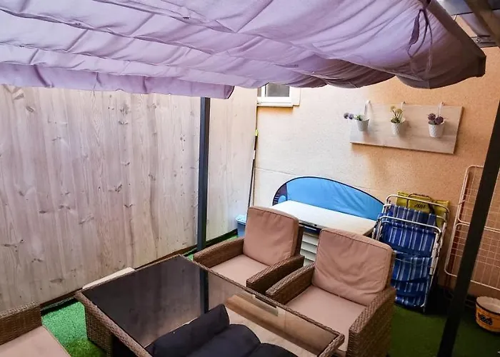 Cozy Apartment 200M From The Beach